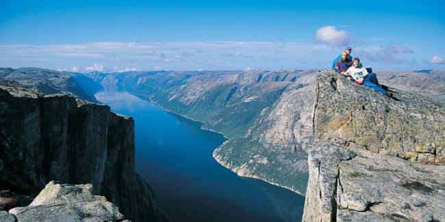 טרקים בנורבגיה Lysefjorden טיול בפיורד