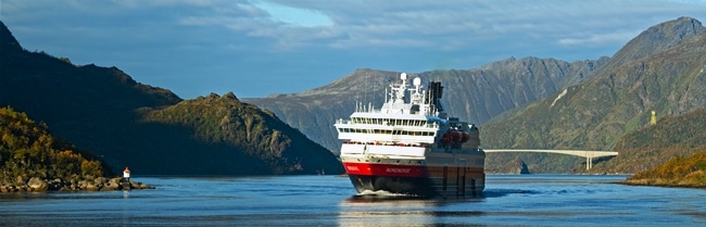 Hurtigruten הורטיגרוטן - ספינת המסע החופית הנורווגית