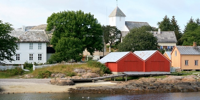 נוף טיפוסי ב-Rørvik , נאמדאלן